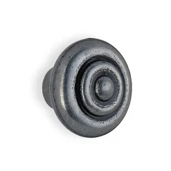 B081