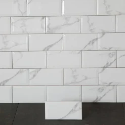 Carrara Metro Biselado Vit 10x20 cm