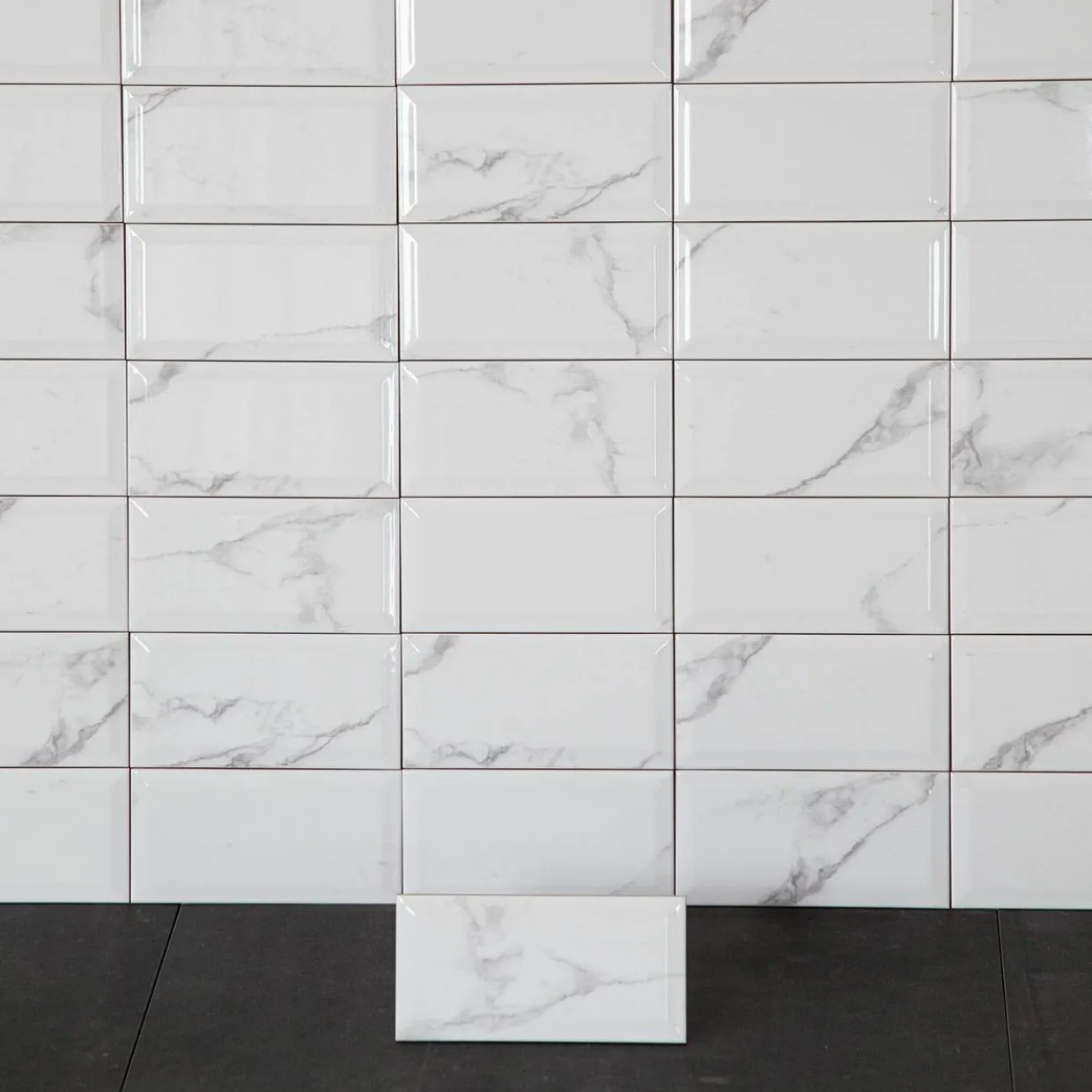 Carrara Metro Biselado Vit 10x20 cm
