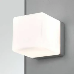 Cube Vägglampa i Krom Dimbar