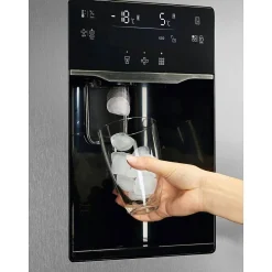 EAI6HD57U0 Rostfri med Is- och Vattendispenser