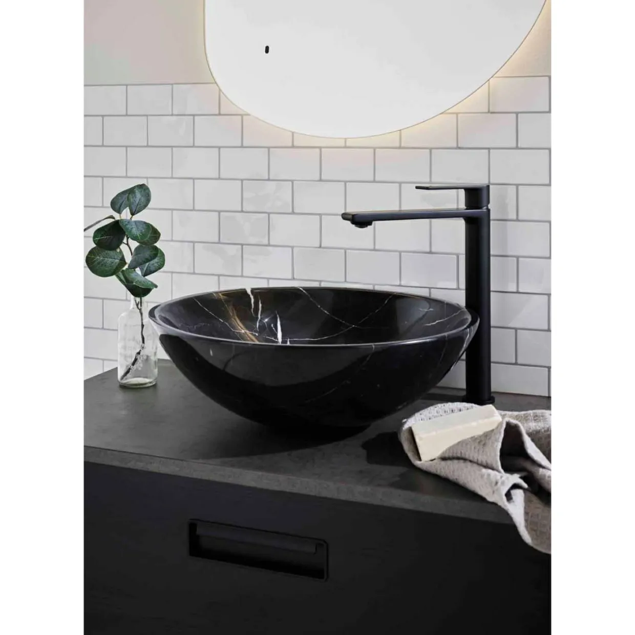 Marble med Tvättställsblandare Neo