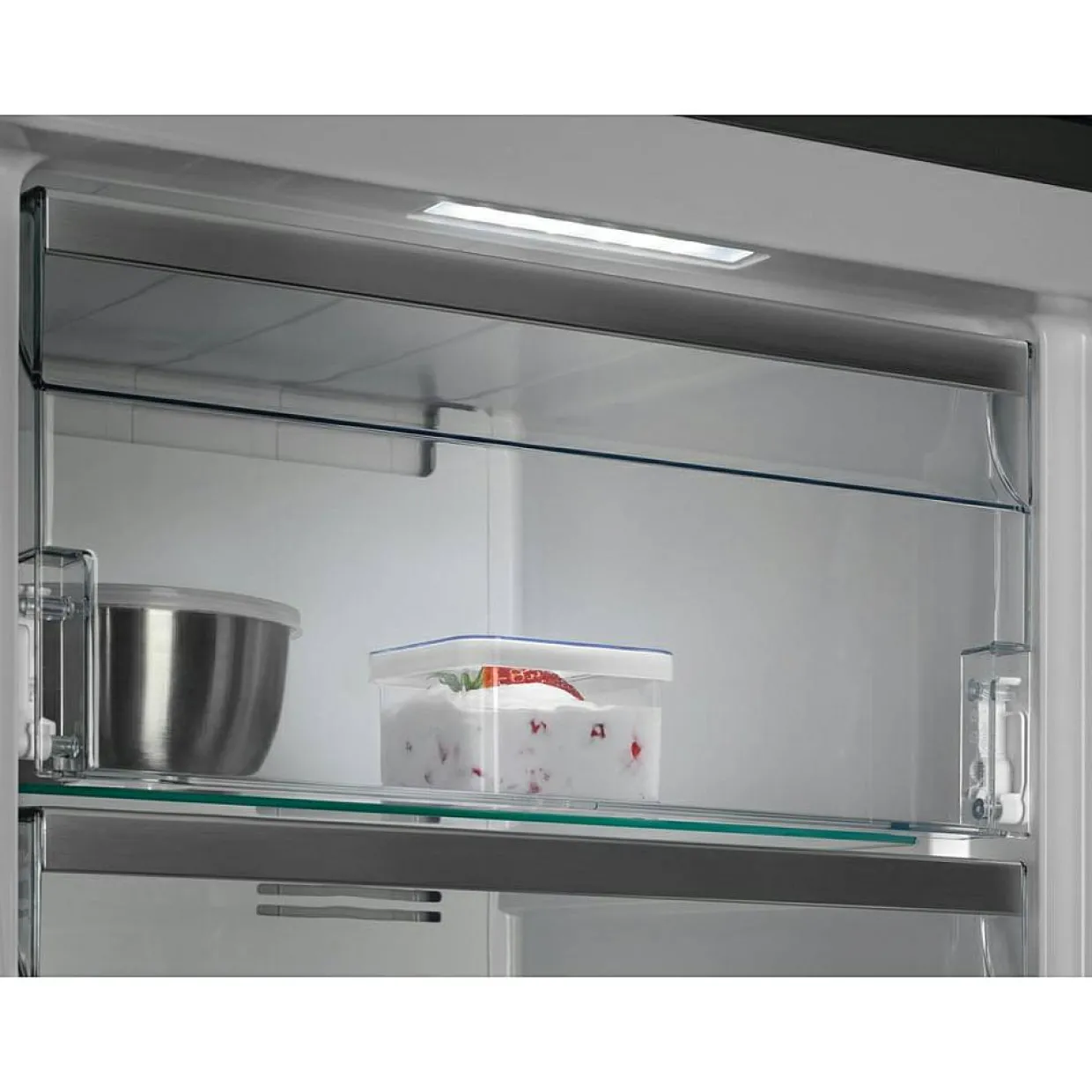 OAG7M281DL 7000 NoFrost Svart med MultiFlow och FastFreeze