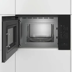 Serie 4 BFL520MB0 Inbyggnadsmikro Svart 800W
